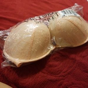 Victoria's Secret Bombshell Plunge Push-Up Bra